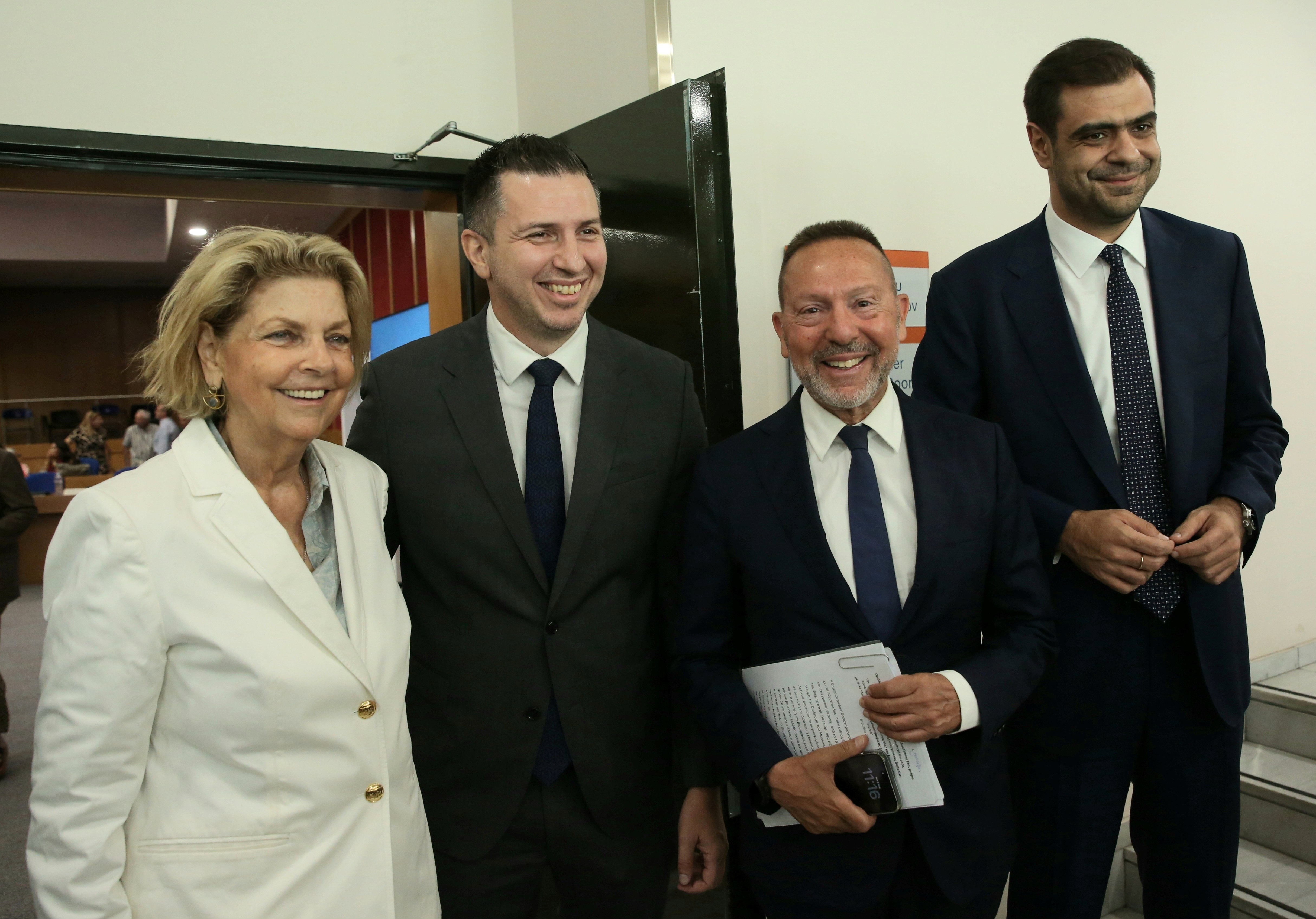 ΕΚΔΗΛΩΣΗ - ΔΩΡΕΑ ΔΗΜΟΣΙΟΓΡΑΦΙΚΗΣ ΒΙΒΛΙΟΘΗΚΗΣ ΑΔΕΡΦΩΝ ΒΟΒΟΛΙΝΗ ΠΡΟΣ ΤΗΝ ΓΓΕΕ